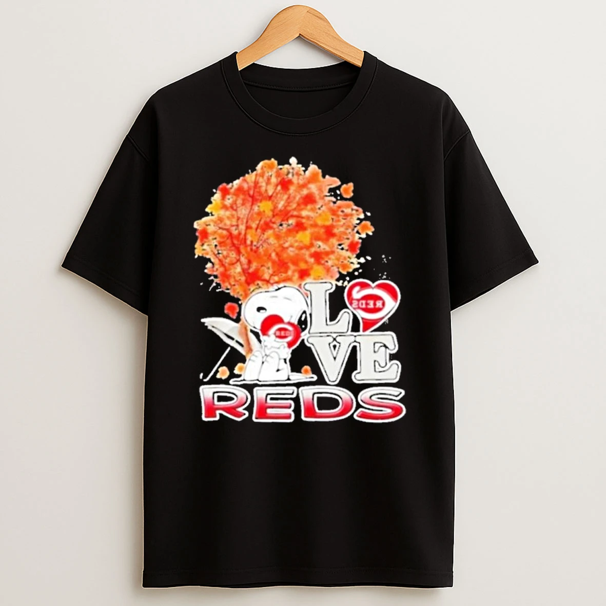 2025 Peanuts Snoopy Hug Heart I Love Cincinnati Reds Tshirt Hoodie