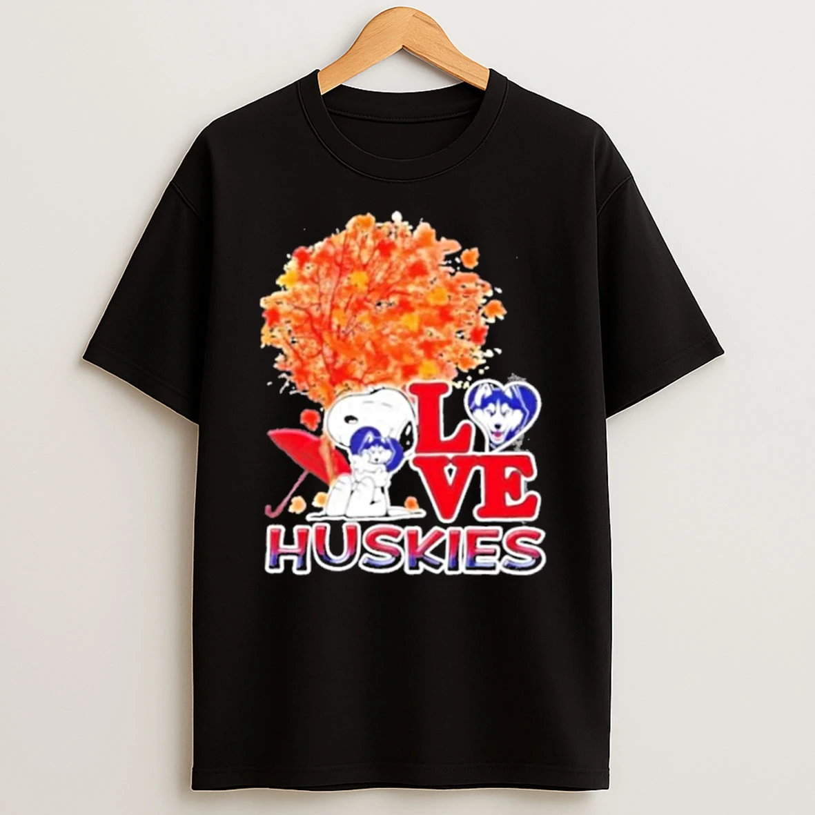 2025 Peanuts Snoopy Hug Heart I Love Connecticut Huskies Tshirt Hoodie