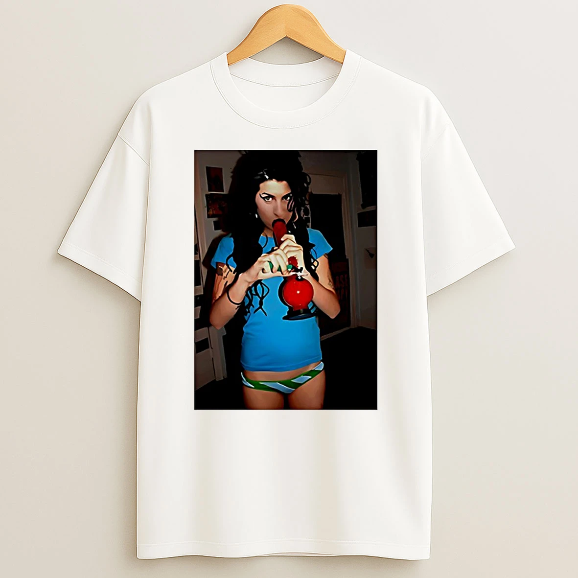 Amy Winehouse Smoking Bong Circle Tshirt Hoodie