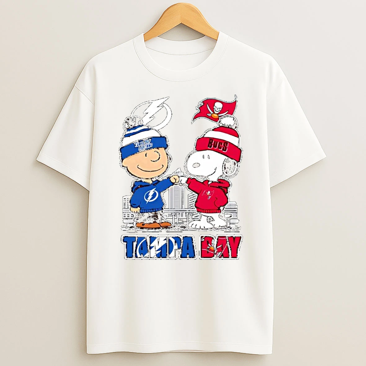 Charlie Brown Snoopy Wearing Tampa Bay Lightning Tampa Bay Buccaneers Apparel Tshirt Hoodie