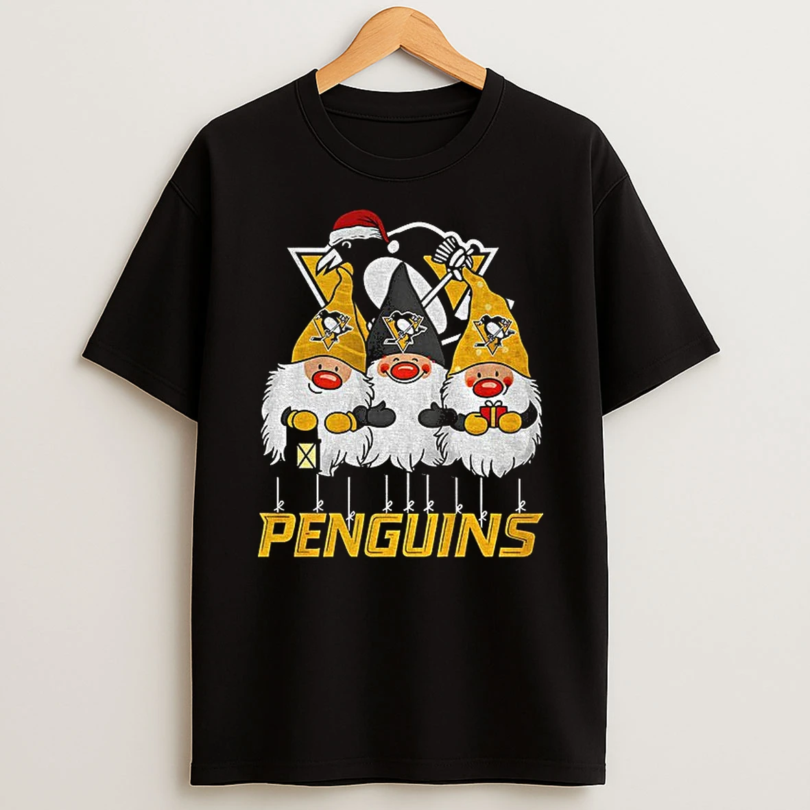 Gnome Santa Hat Pittsburgh Penguins Nhl Hockey 2025 Cartoon Merry Christmas Tshirt Hoodie