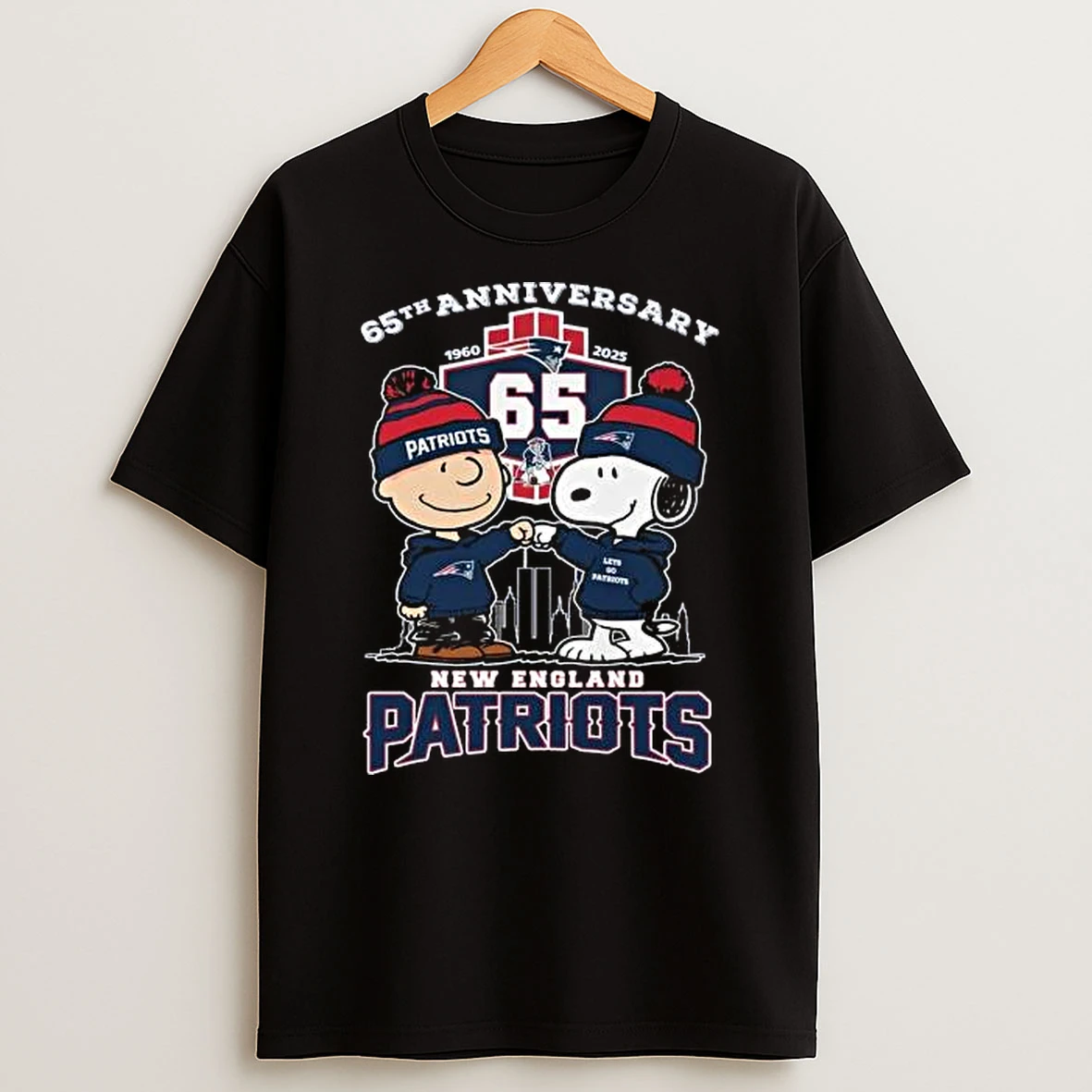 New England Patriots 65th Anniversary 1960 2025 Snoopy And Charlie Brown High Fight Tshirt Hoodie