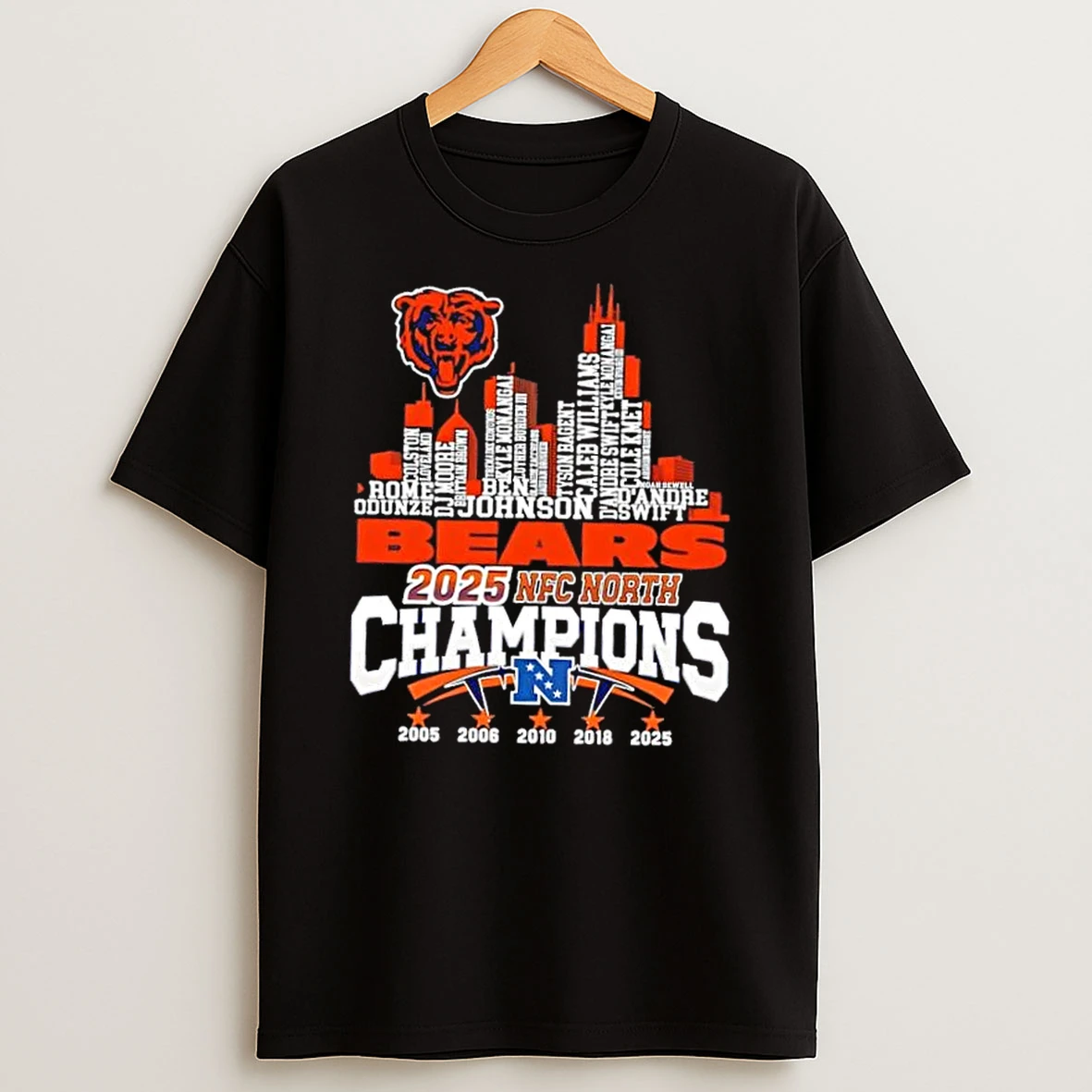 2025 Nfc North Champions Chicago Bears Football All Names City Skyline T Shirt
