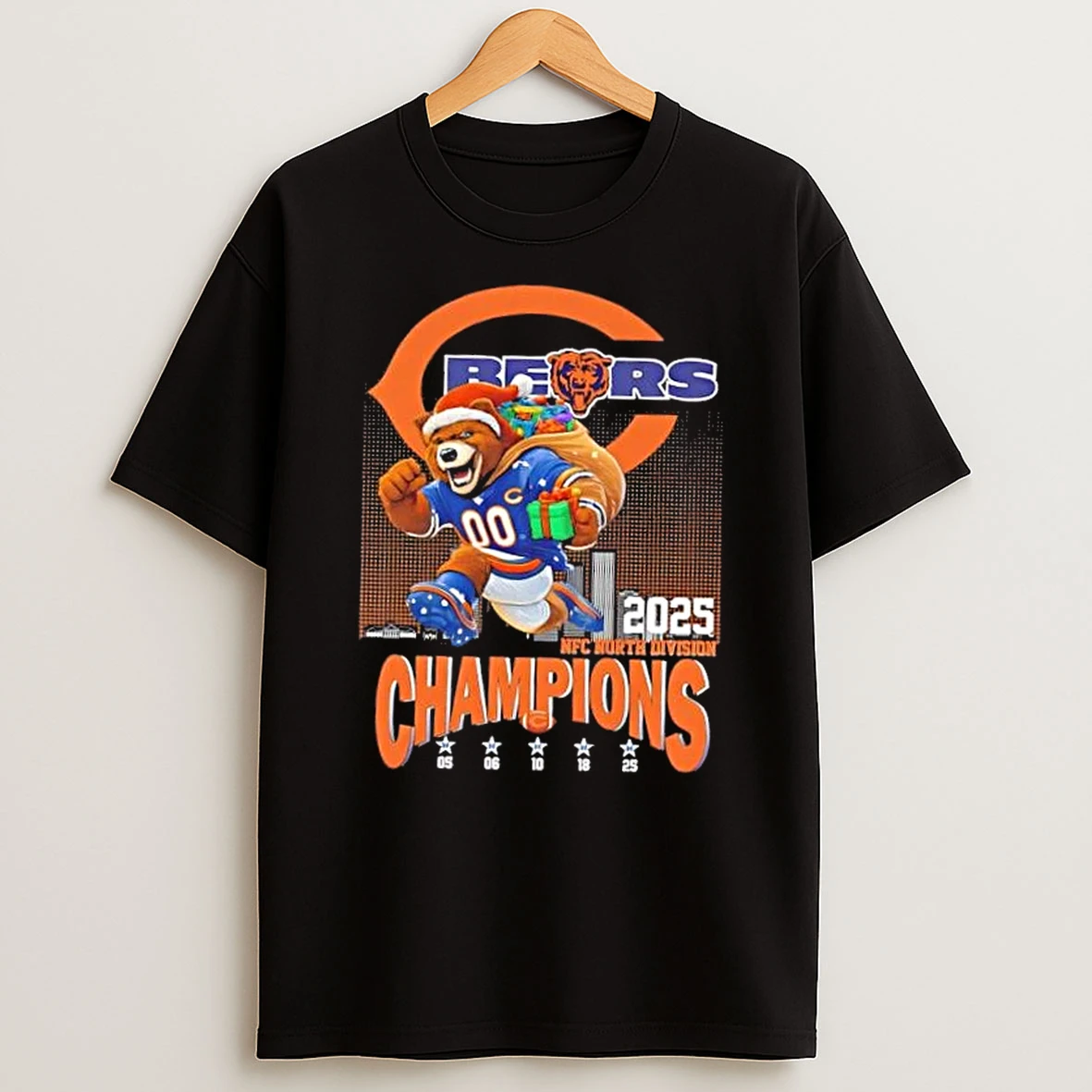2025 Nfc North Division Champions Chicago Bears Mascot Football Skyline T Shirt