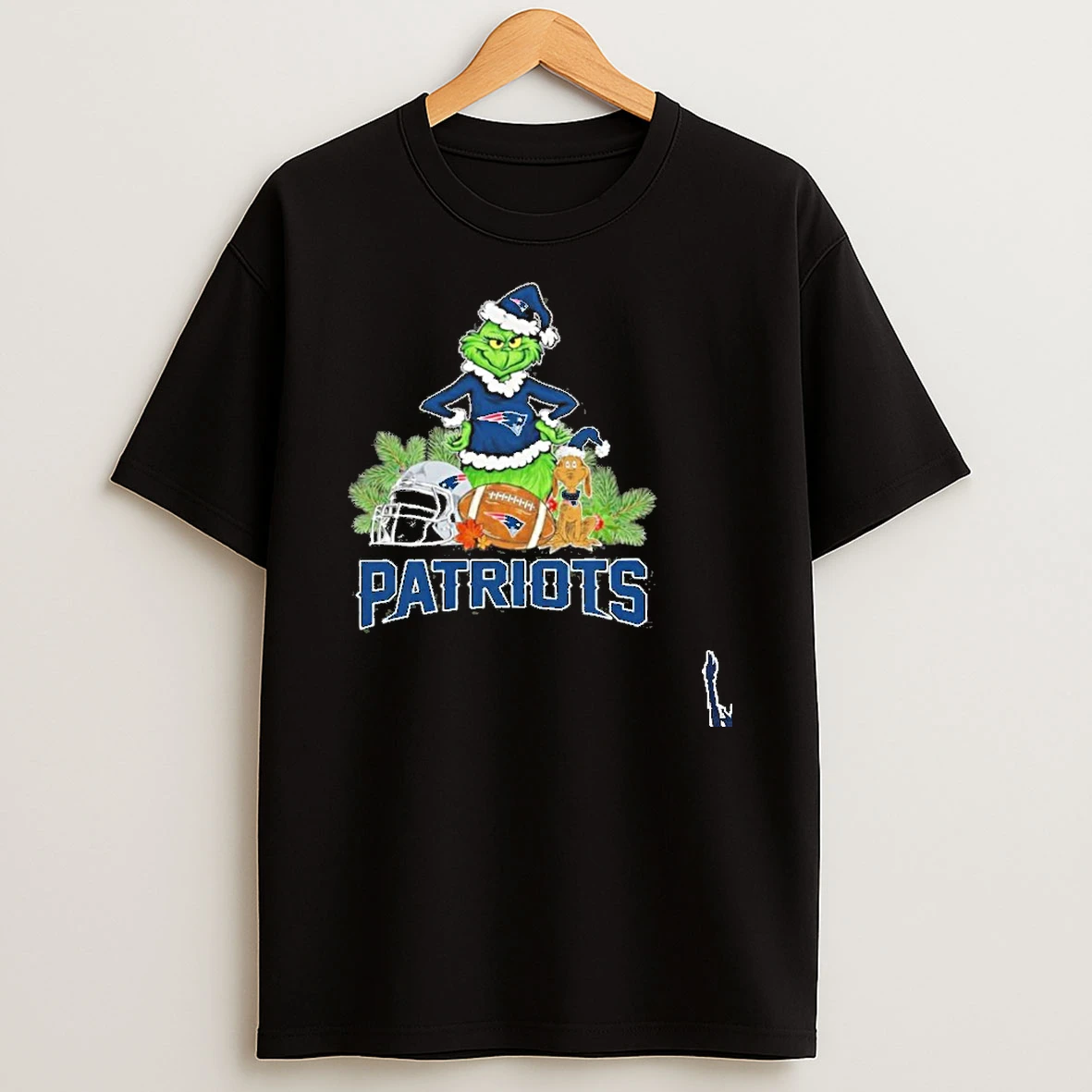 2025 Santa Grinch X Dog Ball Merry Christmas Patriots Logo T Shirt