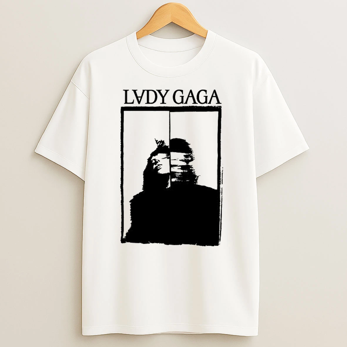 Amanda Bynes Wears A Lady Gaga T Shirt