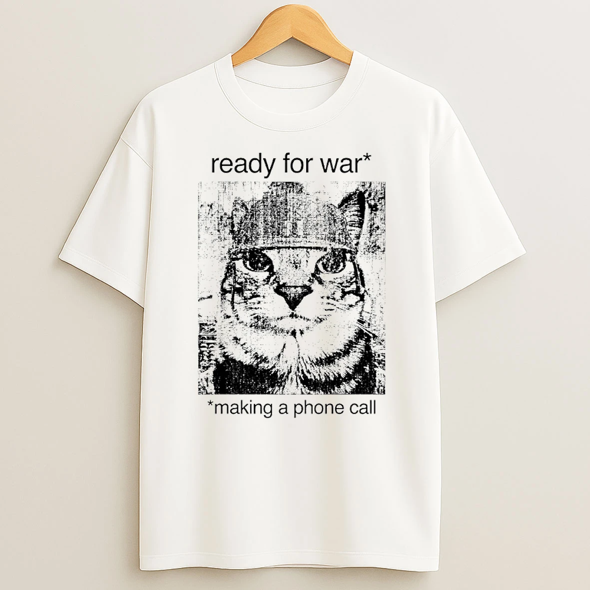 Cat Ready For War Making A Phone Call Circle T Shirt