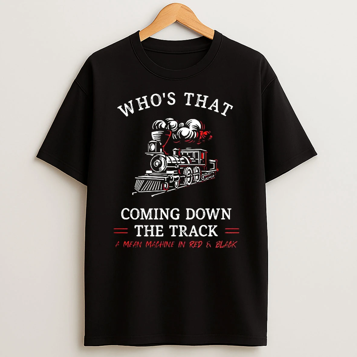 Georgia Bulldog Football Whos That Coming Down The Track A Mean Machine In Red And Black Vintage T Shirt