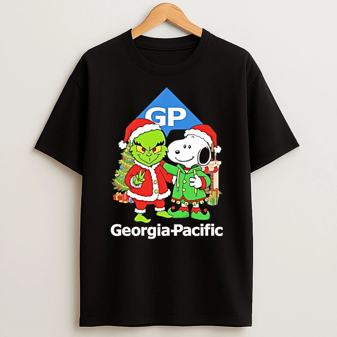 Grinch And Snoopy Santas X Georgia Pacific Merry Christmas T Shirt