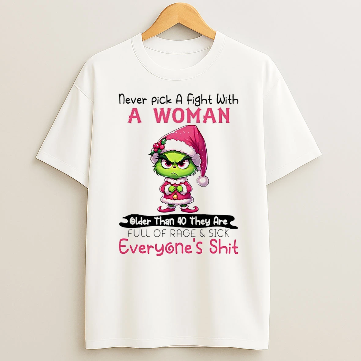 Grinch Never Pick A Fight With A Woman Circle T Shirt