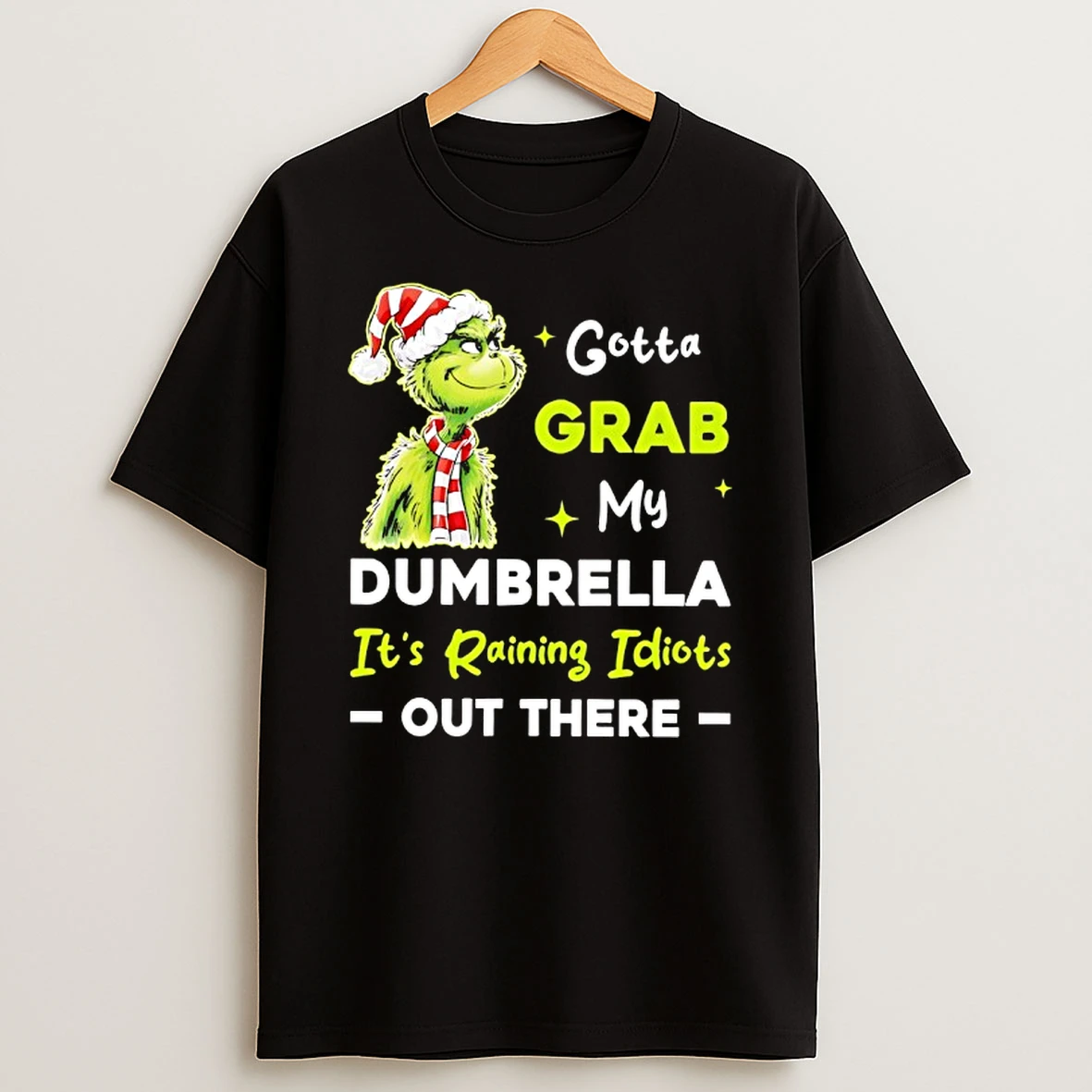 Grinch Wearing Santa Hat Gotta Grab My Dumbrella Its Raining Idiots Out There T Shirt