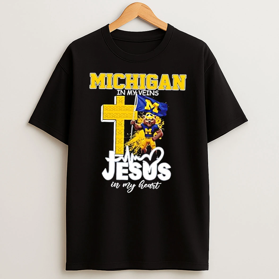 Mascot Hold Flag Michigan Wolverines In My Veins Jesus In My Heart T Shirt