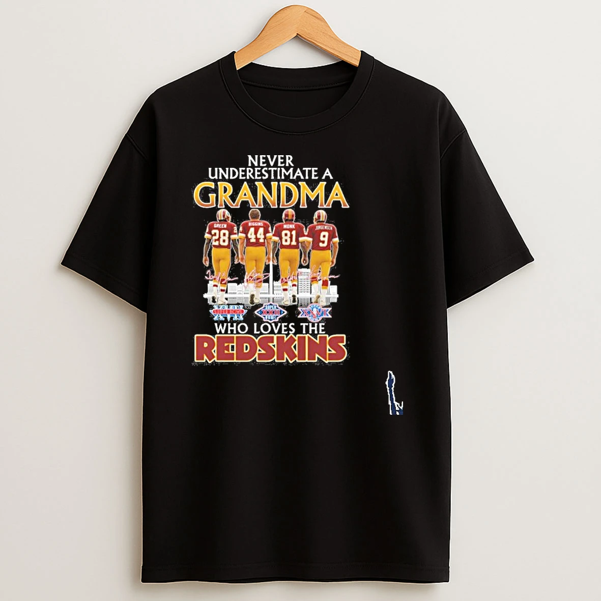 Never Underestimate A Grandma Who Loves The Washington Redskins T Shirt