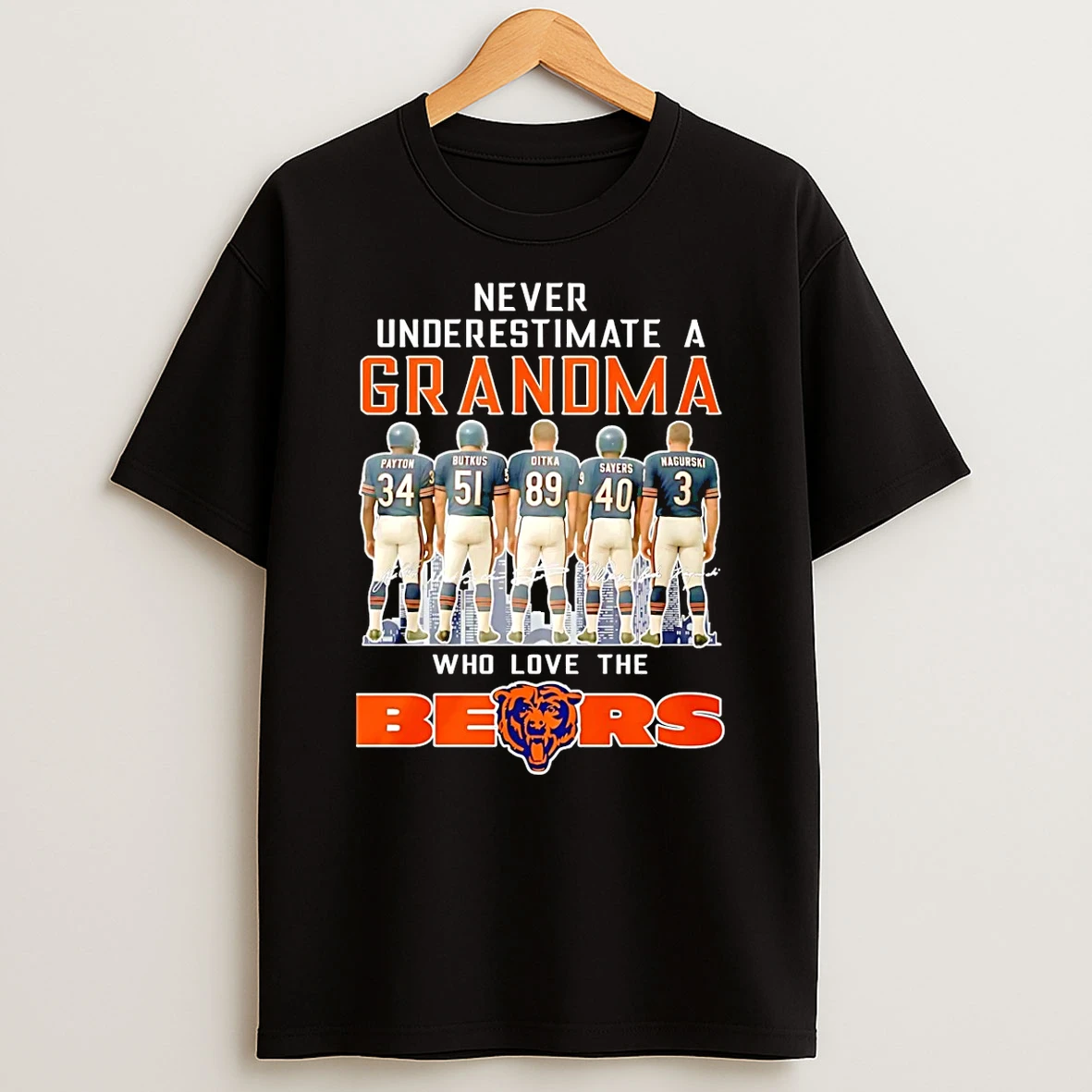 Never Underestimate A Grandma Who Love The Chicago Bears 2026 T Shirt