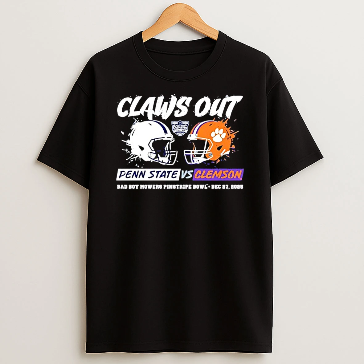 Penn State Vs Clemson 2025 Pinstripe Bowl Claws Out Dueling Helmets T Shirt