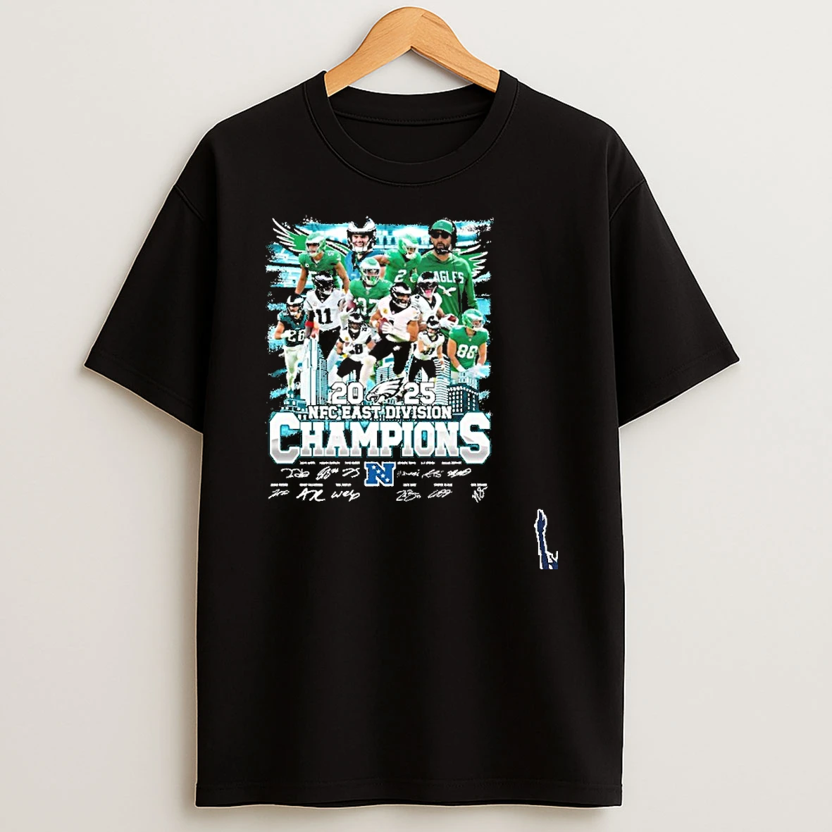 Philadelphia Eagles Team 2025 Nfc East Division Champions Signatures T Shirt