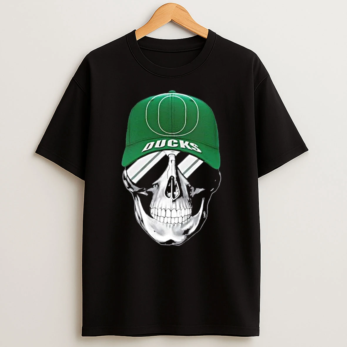 Skull Wearing A Cap Oregon Ducks And Smiling With Fans T Shirt
