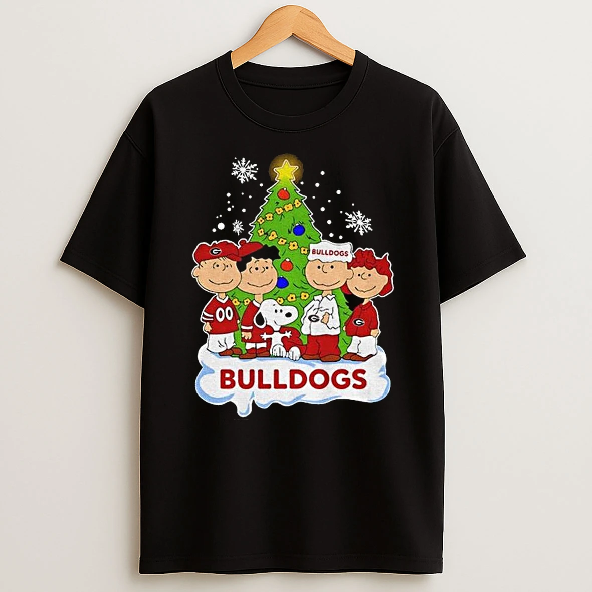 Snoopy And Peanuts Georgia Bulldogs Football 2025 Merry Christmas T Shirt