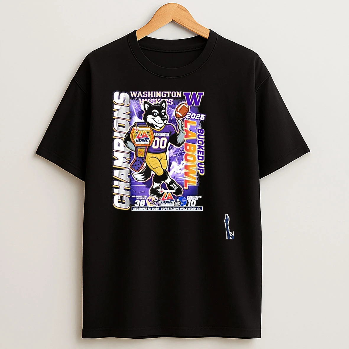Washington Huskies Mascot 2025 Bucked Up La Bowl Champions Score T Shirt