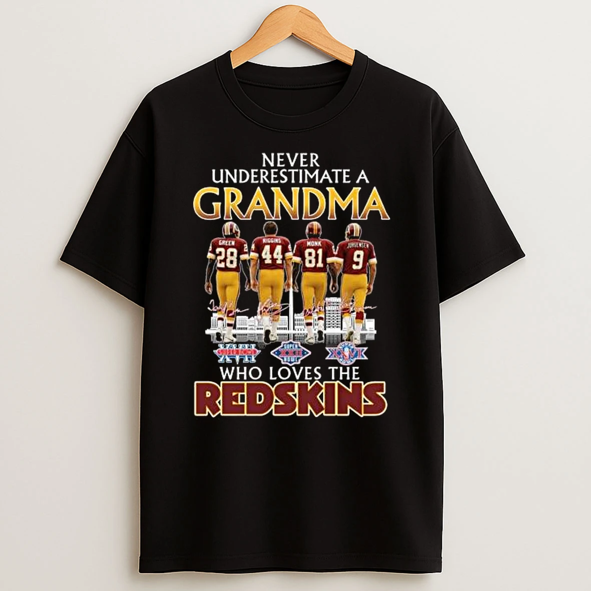 Vflippa Legendusashirt 20251222_170544 112_never Underestimate A Grandma Who Loves The Washington Redskins Legends Signatures T Shirt