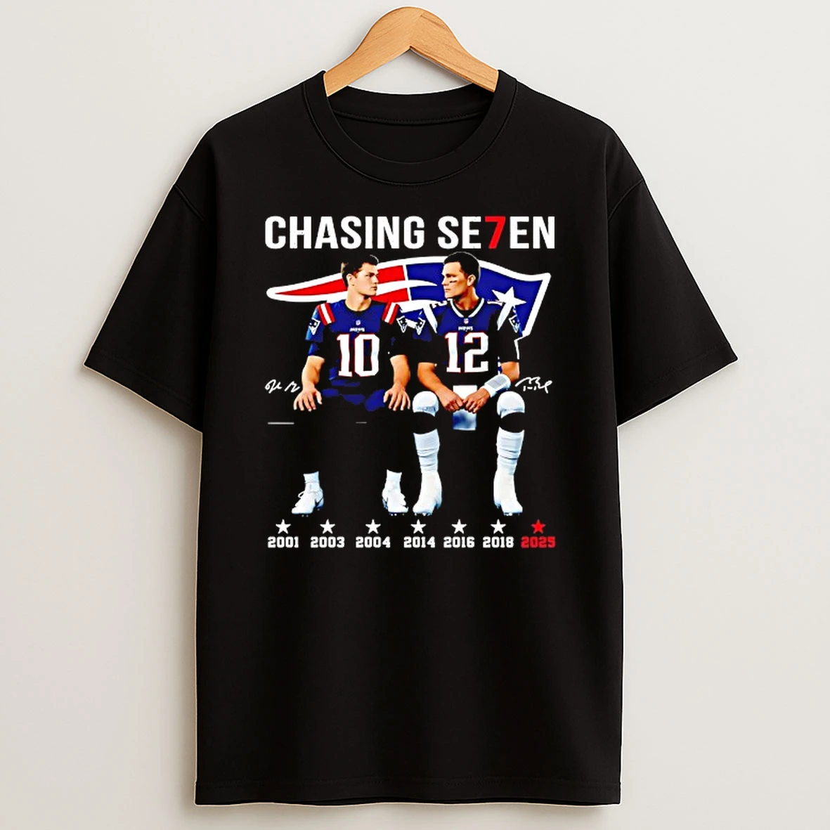 Drake Maye And Tom Brady Chasing Se7en New England Patriots T Shirt