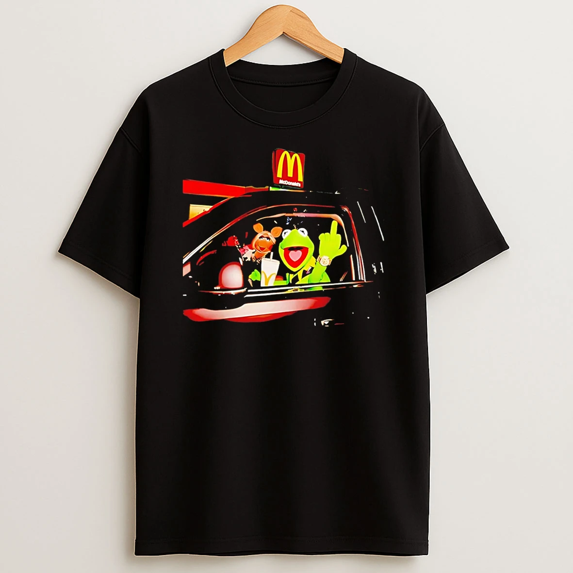 Frog Kermit Middle Finger And Miss Piggy Riding Car At Mcdonalds T Shirt