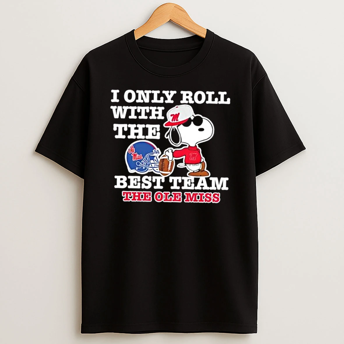 Peanuts Snoopy I Only Roll With The Best Team The Ole Miss Rebels Football T Shirt