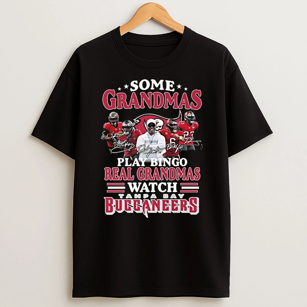 Some Grandmas Play Bingo Real Grandmas Watch Tampa Bay Buccaneers Signatures 2026 T Shirt