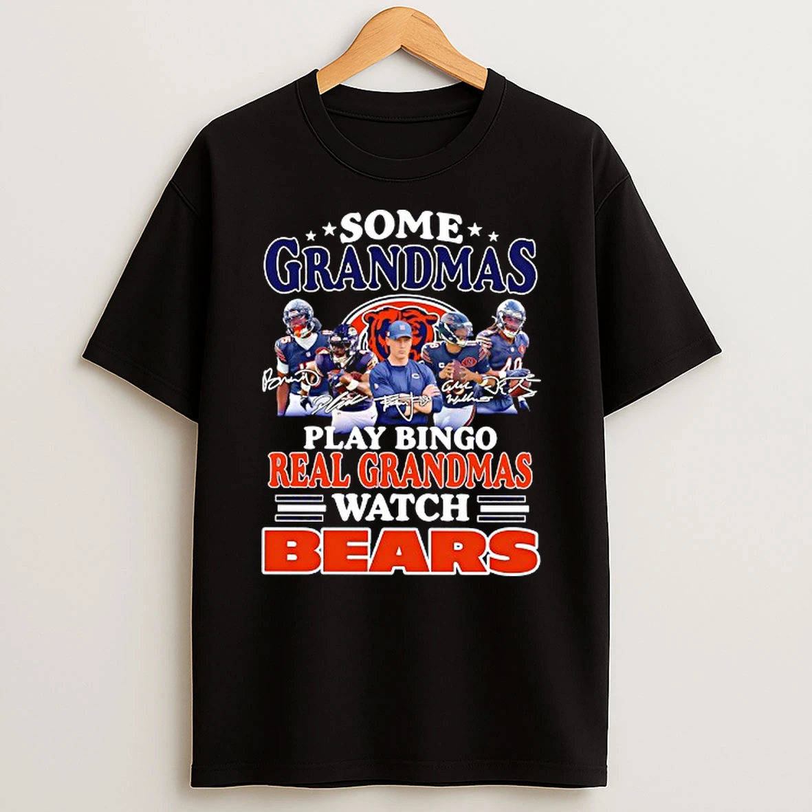 Some Grandmas Play Bingo Real Grandmas Watch Chicago Bears Signatures T Shirt