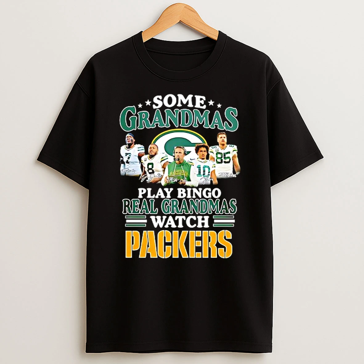 Some Grandmas Play Bingo Real Grandmas Watch Green Bay Packers Signatures T Shirt