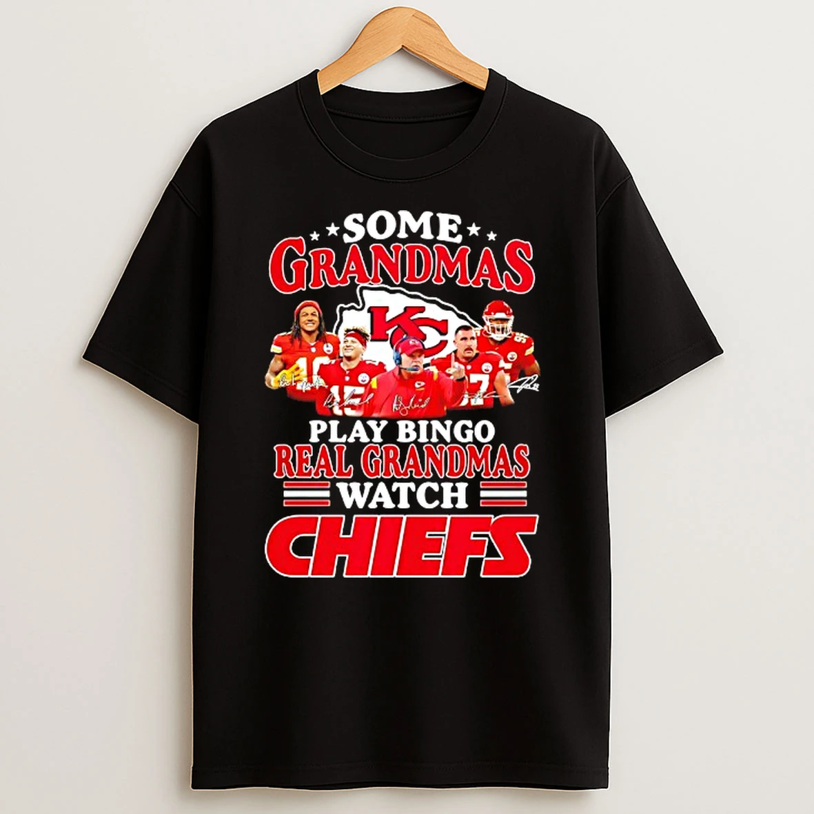 Some Grandmas Play Bingo Real Grandmas Watch Kansas City Chiefs Signatures T Shirt