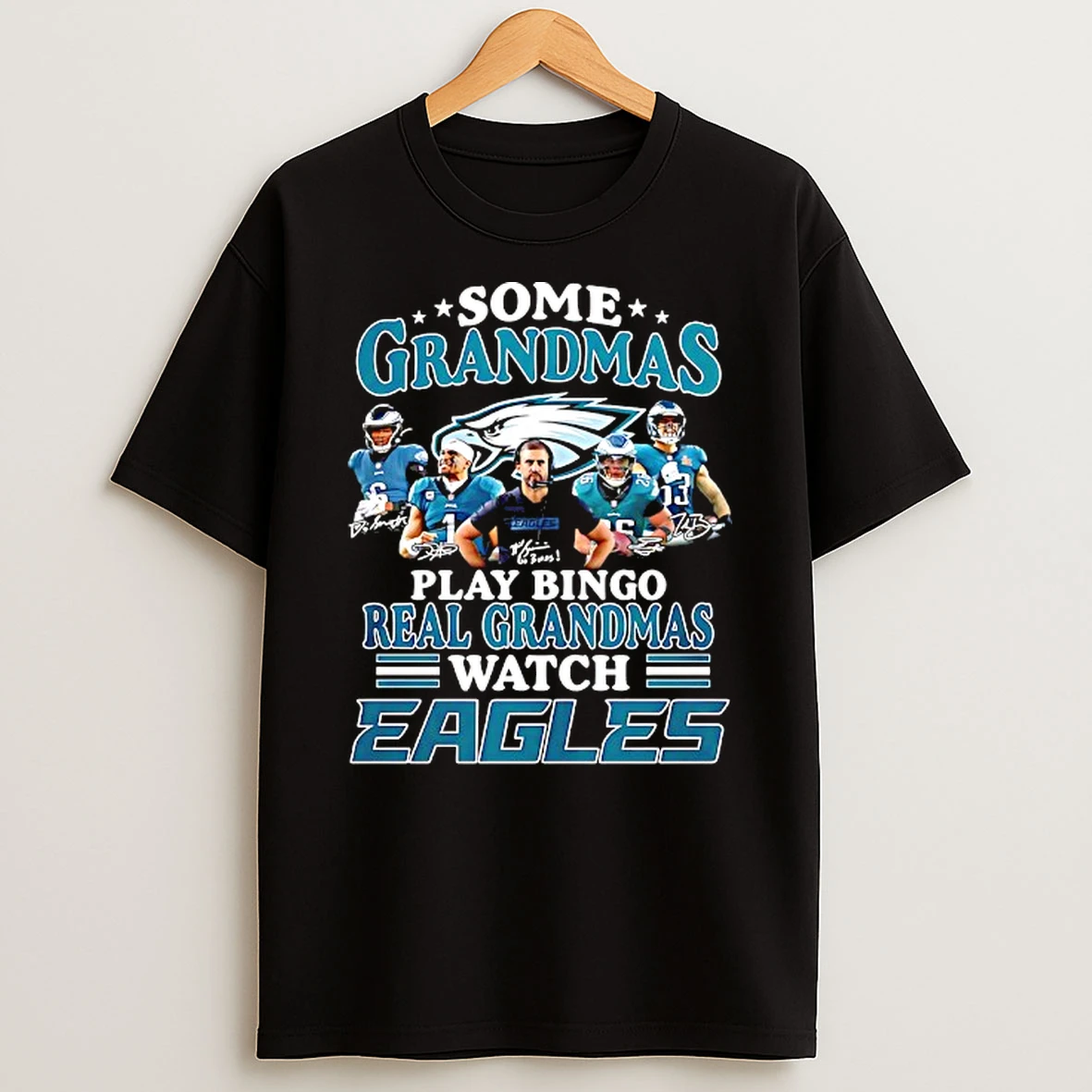 Some Grandmas Play Bingo Real Grandmas Watch Philadelphia Eagles Signatures T Shirt