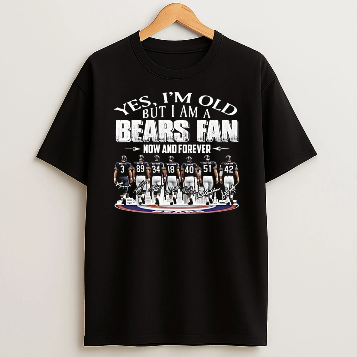 Yes Im Old But I Am A Chicago Bears Fan Now And Forever Players Signatures Skyline 2026 T Shirt