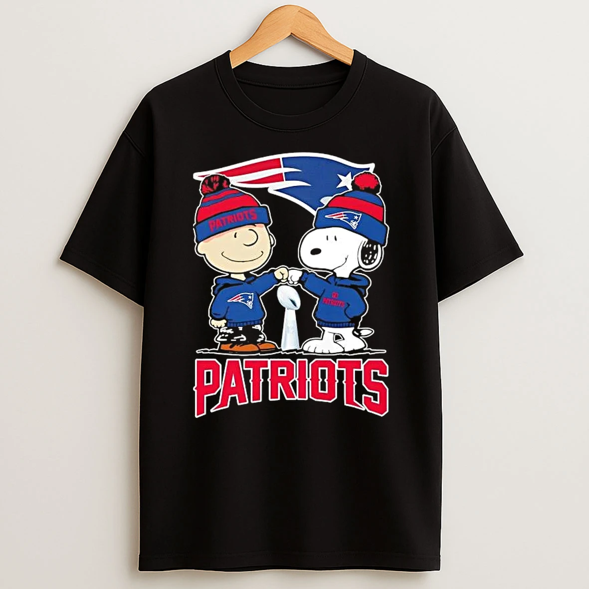Charlie Brown Fist Bump Snoopy Super Bowl New England Patriots Football T Shirt