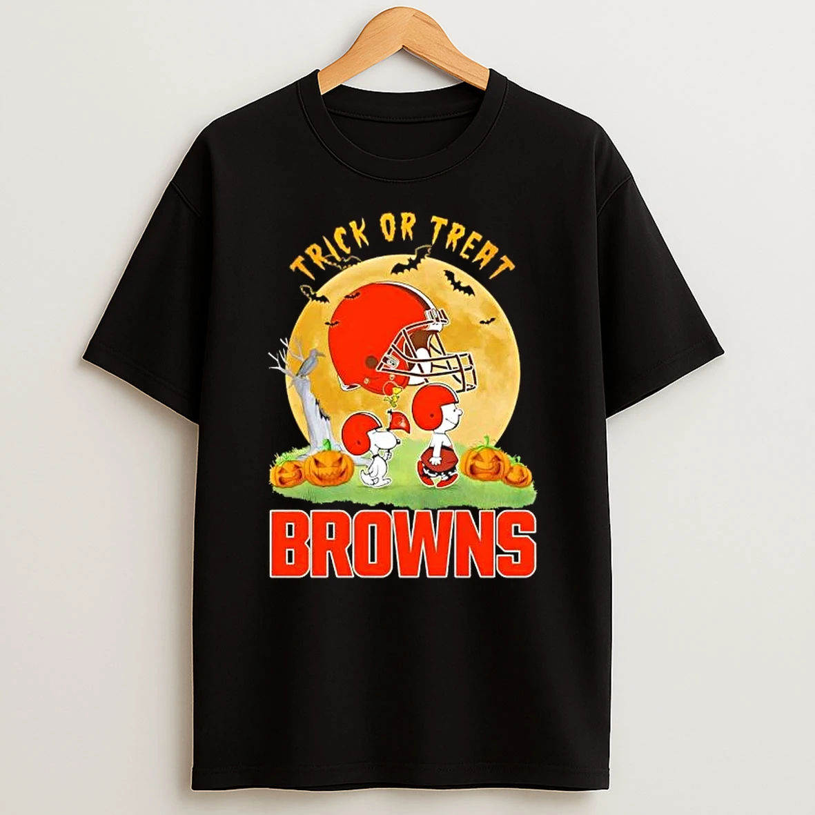 Peanuts Snoopy And Charlie Brown Trick Or Treat Cleveland Browns T Shirt