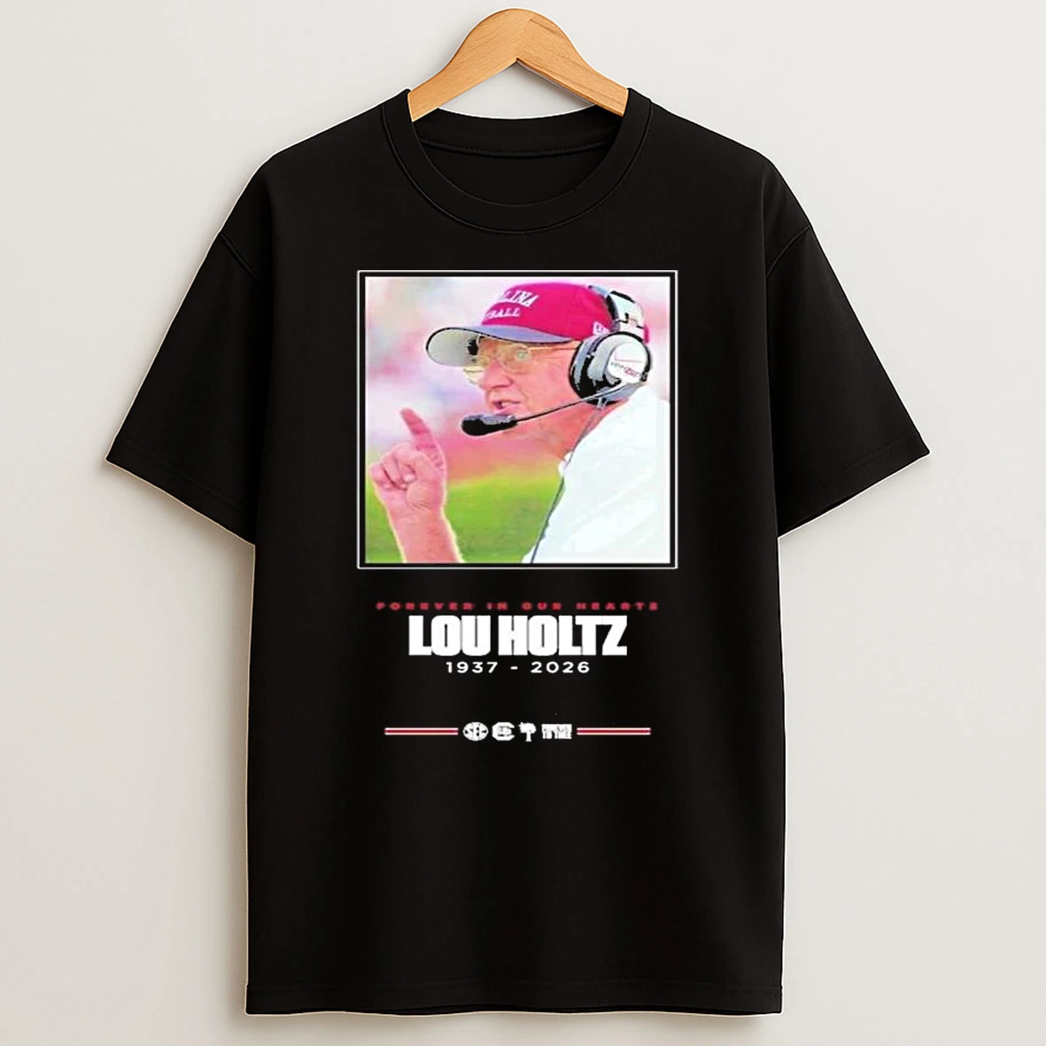 South Carolina Gamecocks Forever In Our Hearts Lou Holtz 1937 2026 T Shirt