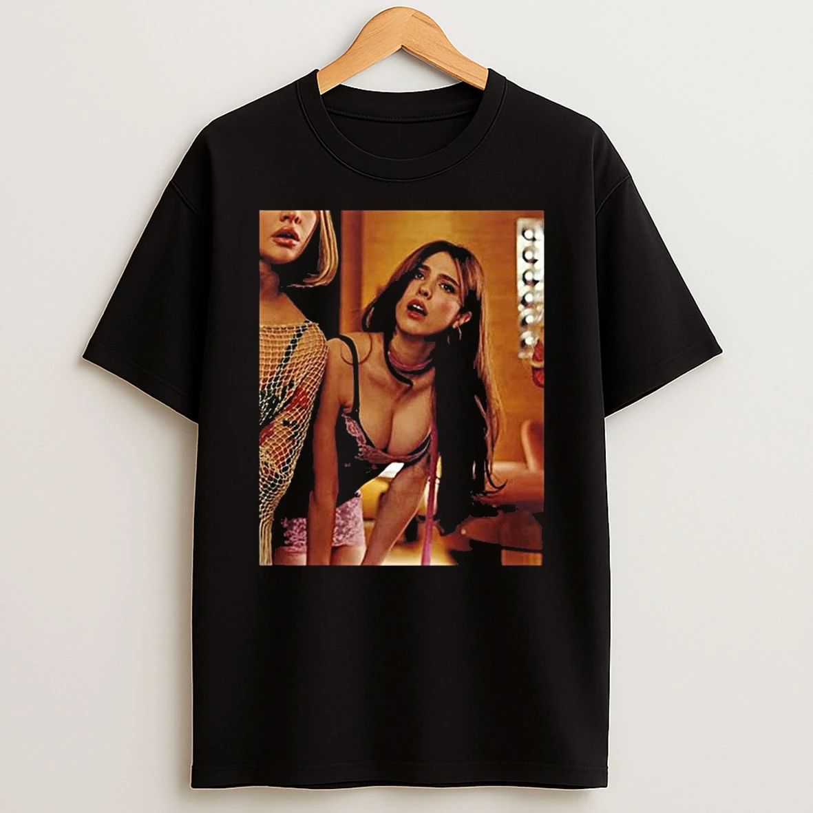 Margaret Qualley Beautiful Sexy In House Tour Music Video Of Sabrina Carpenter T Shirt