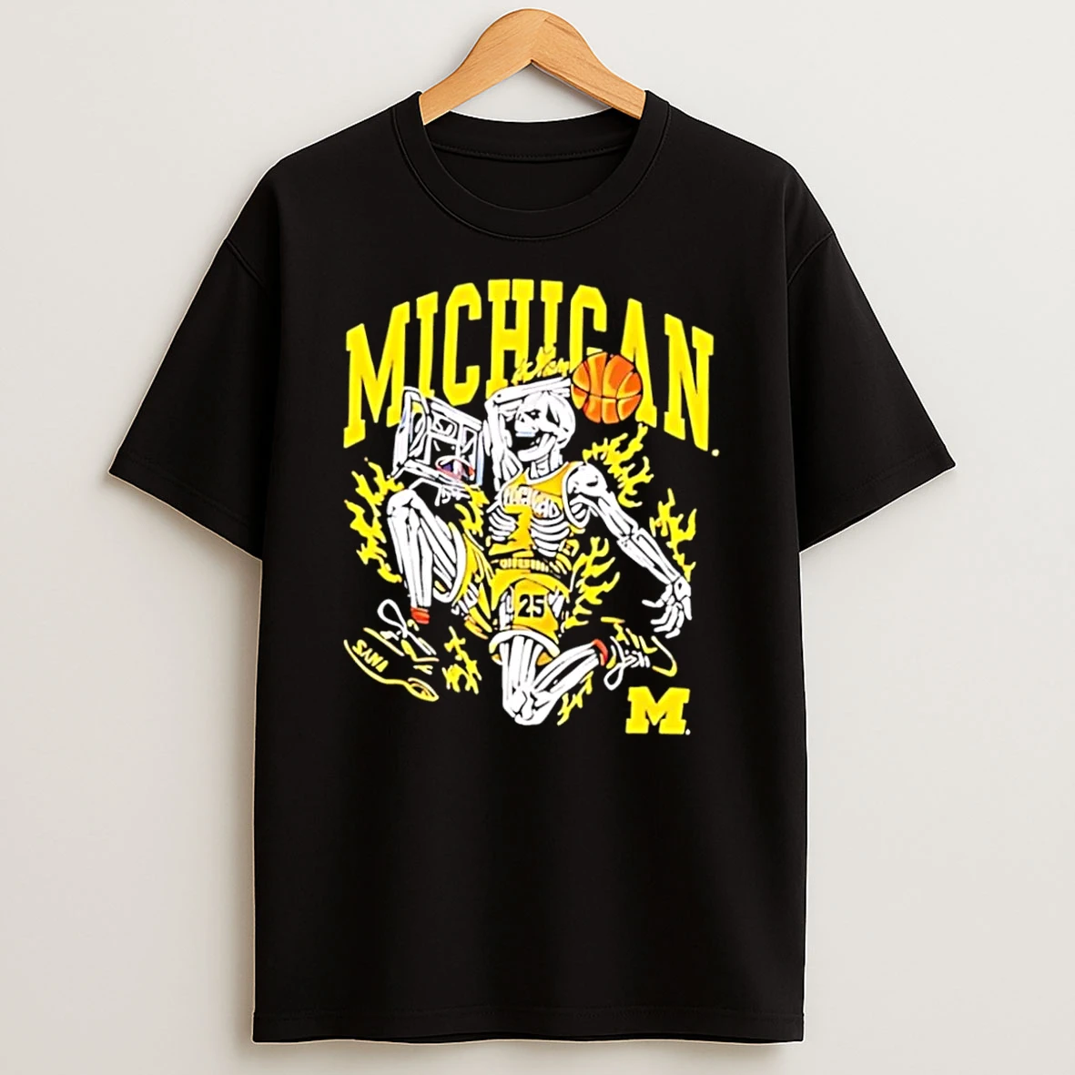 Officials Michigan Wolverines Mens Basketball Skeleton 25 Player Black Premium T Shirt Sweatshirt Hoodie