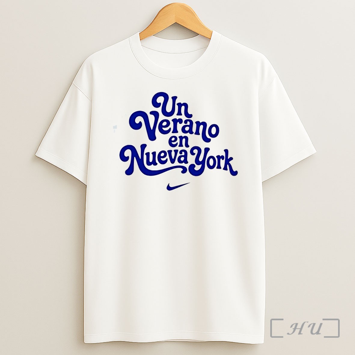 Officials Un Verano En Nueva York New York Knicks Logo 2026 Tee Shirt