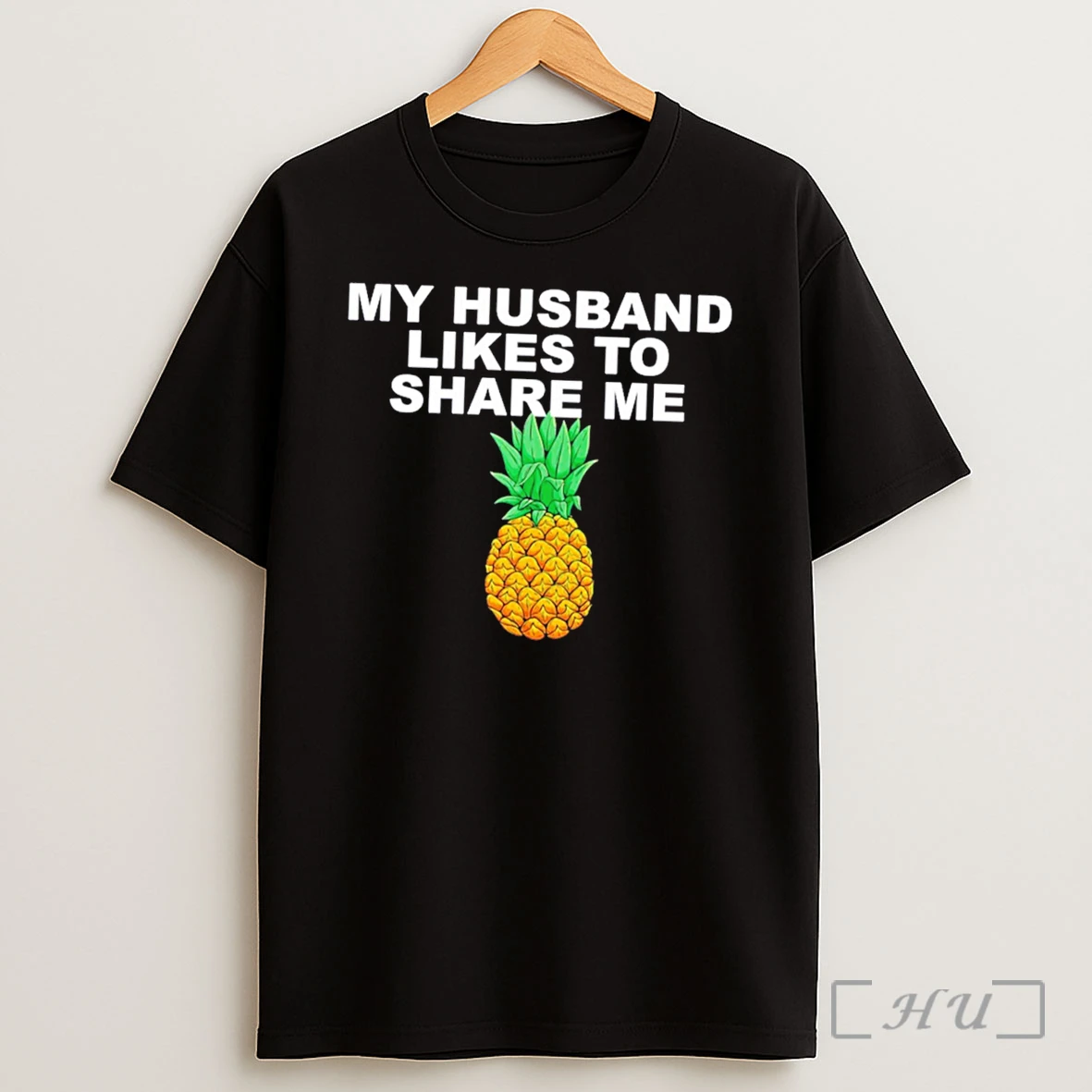 Officials Xuhskneb My Husband Likes To Share Me Pineapple Tee Shirt