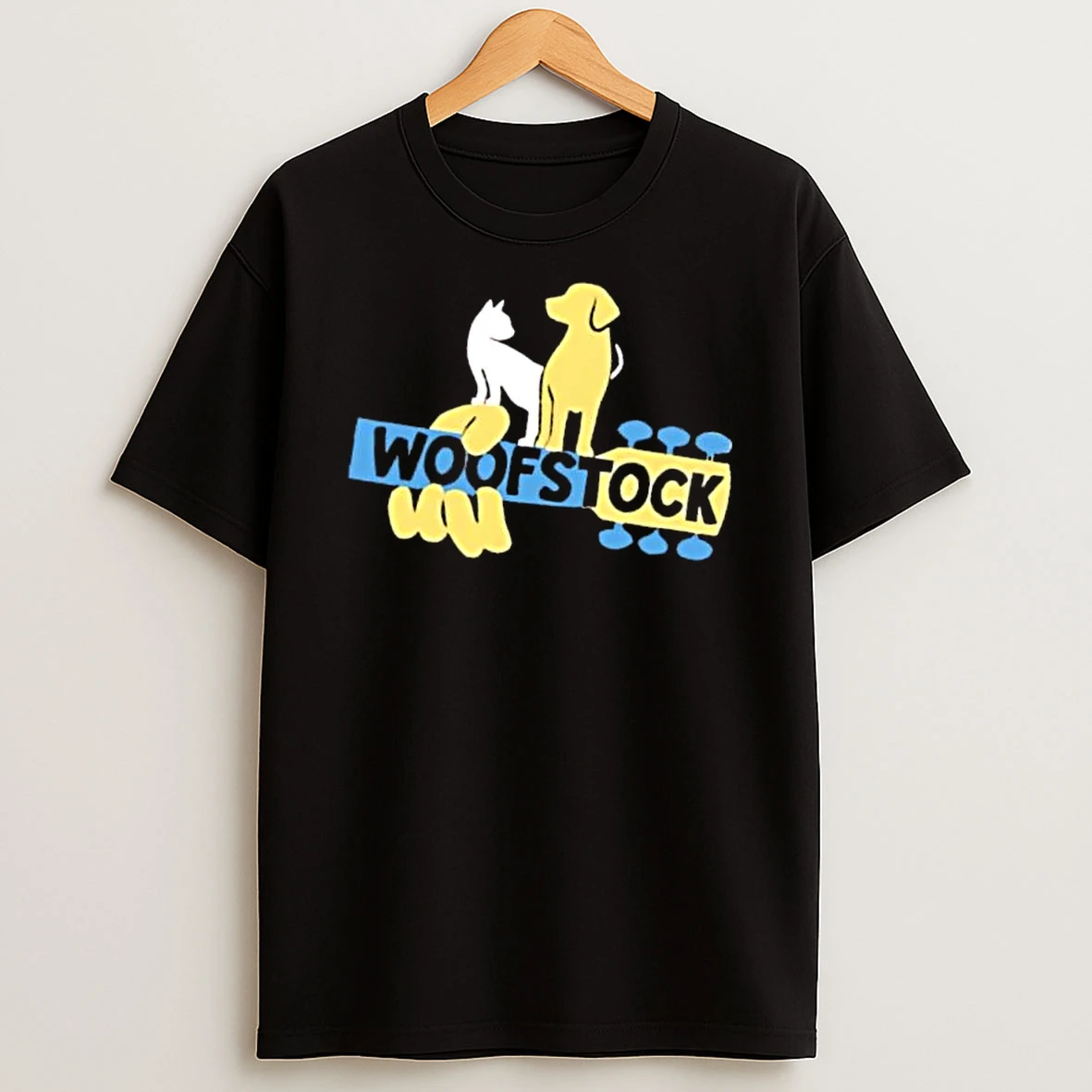 Officials Woofstock White Cat Yellow Dog Standing On Guitar Neck Cartoon Mens T Shirt Sweatshirt